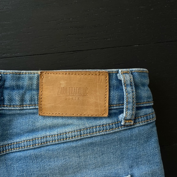Zara High-Waisted Jean Shorts in Faded Blue Wash - Picture 3 of 4